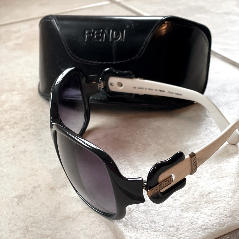 Fendi Sunglasses EUC with it’s original case